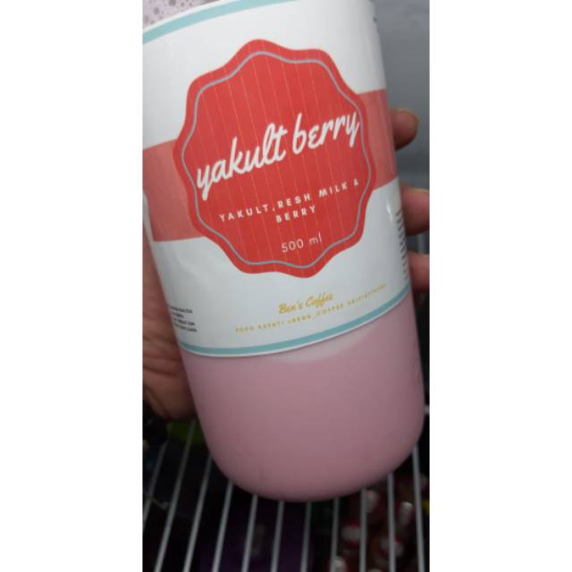 

Sangaaatt Recomend Yakult Berry ready Ukr 500ml dan 1000ml