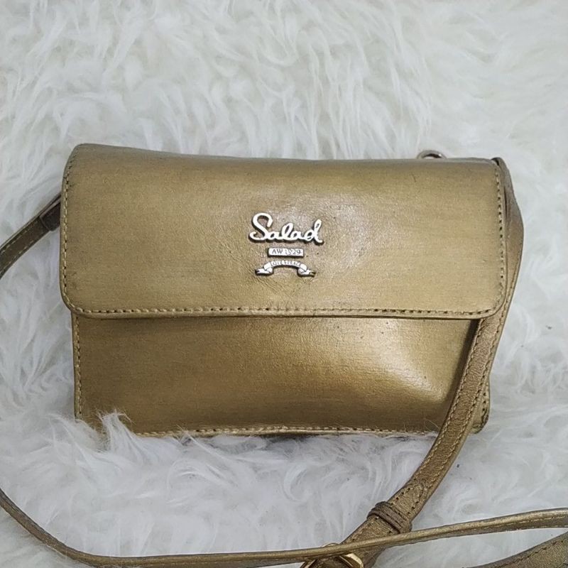 Preloved Salad sling bag