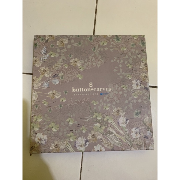 buttonscarves daisy series