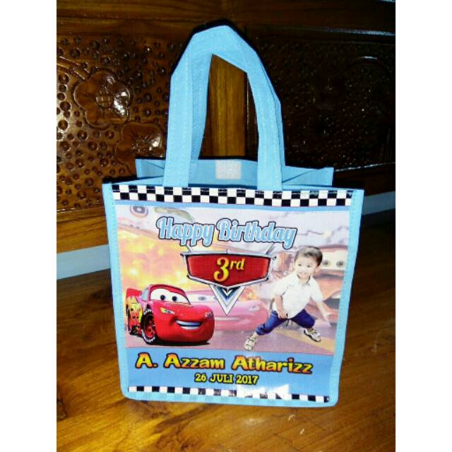 

Tas Ulang Tahun Custom Gambar + Foto + Nama / Goodie Bag / Tote Bag / Souvenir Ultah ( 20x10x25cm )