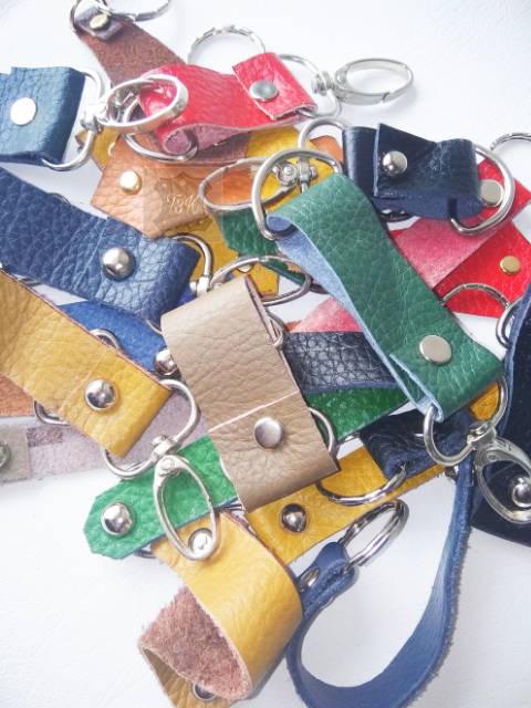 Gantungan kunci kulit asli key chain leather souvenir