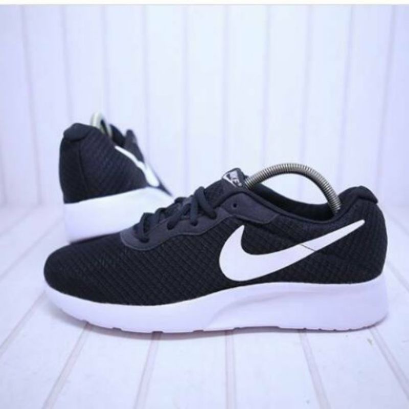 Sepatu Running Nike Tanjun Sepatu santai terbaru sepatu sekolah Hitam putih