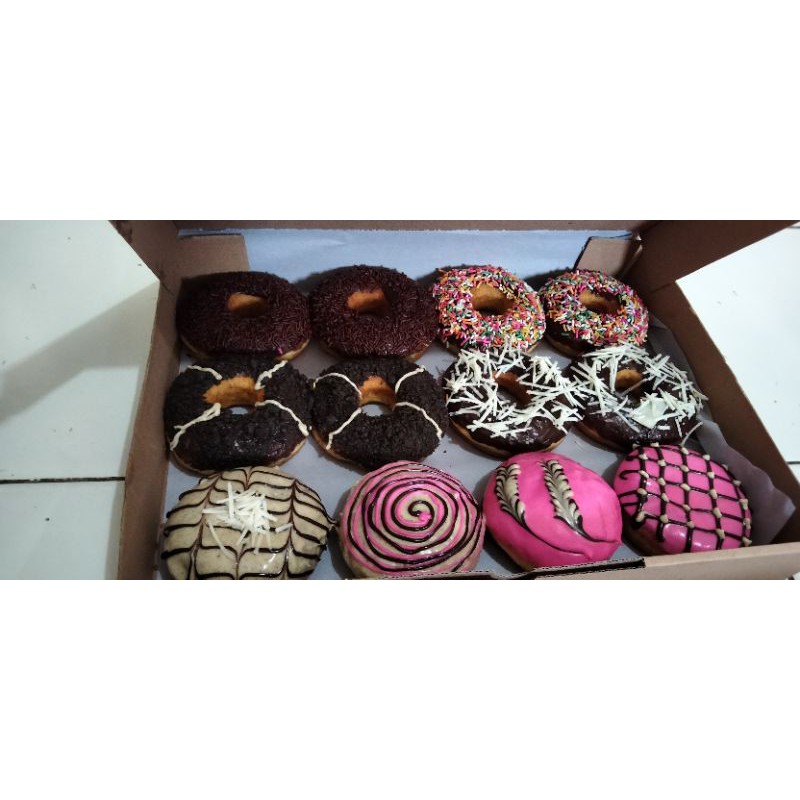 

donat Rayyan aneka rasa 12 pcs