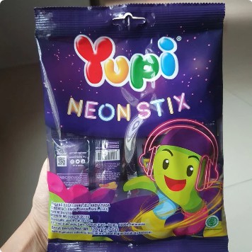 Yupi NEON STIX pernen bentuk CACING size besar 120gr