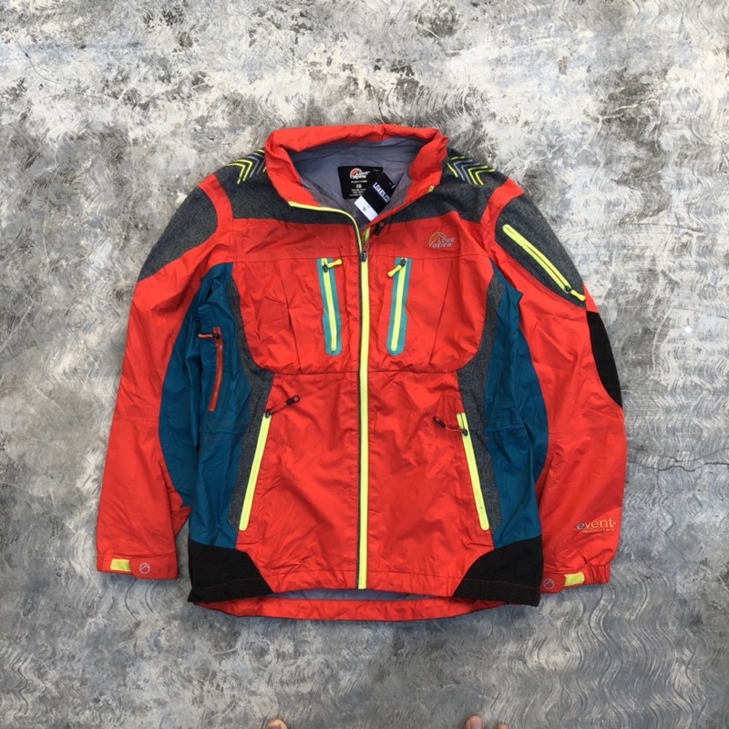 JAKET GUNUNG LOWE ALPINE