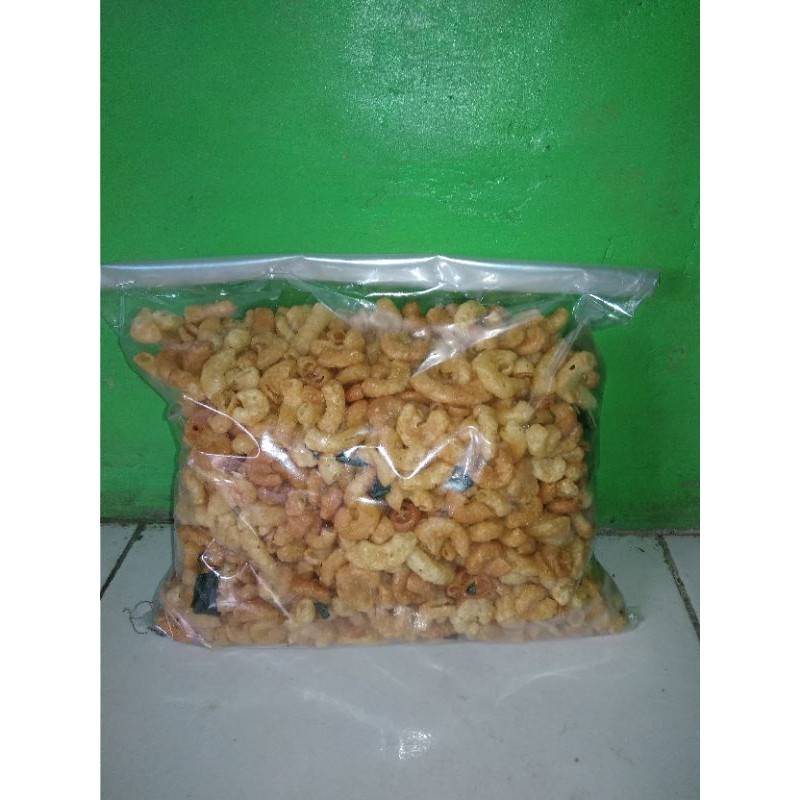 

makroni goreng rasa original dan daun jeruk khas daerah ciamis 500gr