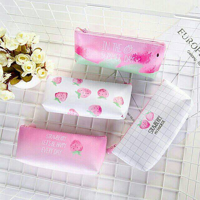KOTAK PENSIL KAIN BERMOTIF STRAWBERRY