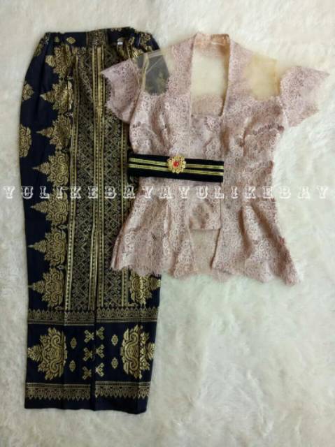 Set Kebaya Modifikasi Warna Nude Baby Mocca