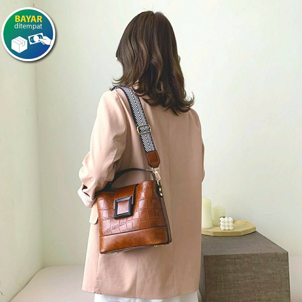 TAS SELEMPANG WANITA SOPHIE FAIRIESE T3036P3 ESMONIA LOPPER HARDWARE GOLD ORIGINAL SERI E1416 U2R2