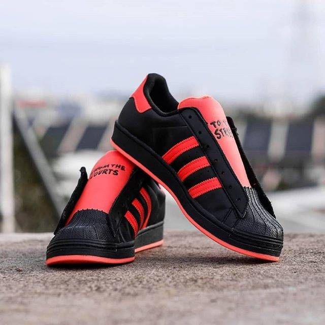 ADIDAS SUPERSTAR LACELESS FROM THE COURT TO THE STREET FULLBLACK ORANGE