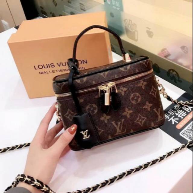 Tas selempang wabita LOUIS VUITTON KEREN TERBARU