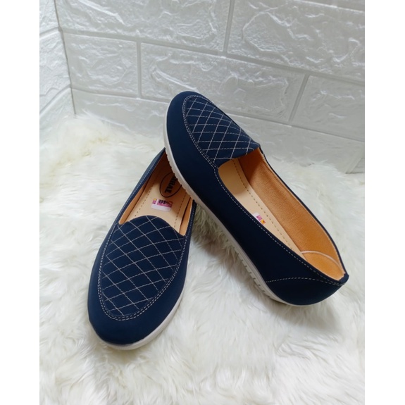 Sepatu Slip On Motif Kotak-Kotak Warna Navy S13R02B3 / Sepatu Wanita / Sepatu Flat / Sepatu Slip On