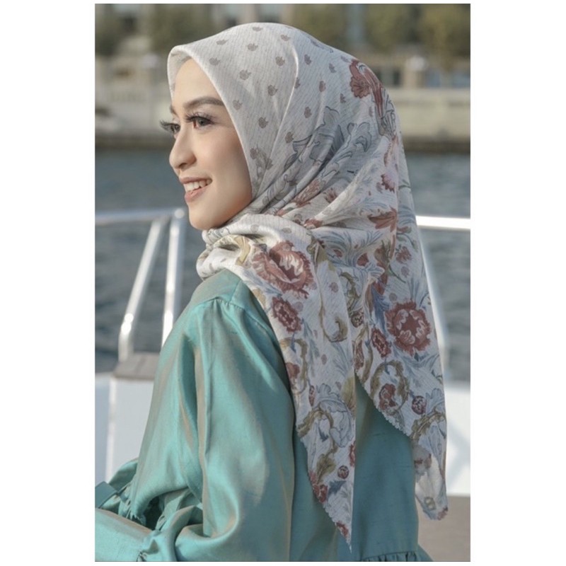 buttonscarves royale white