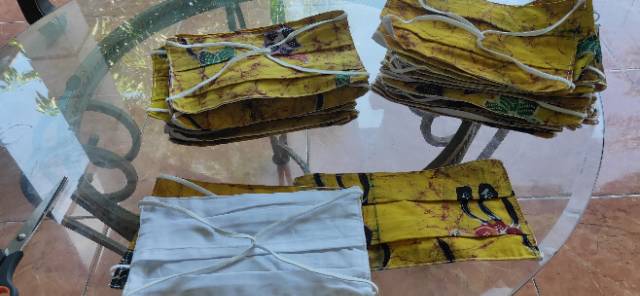 Masker batik kuning beneran, batik tulis madura kuning