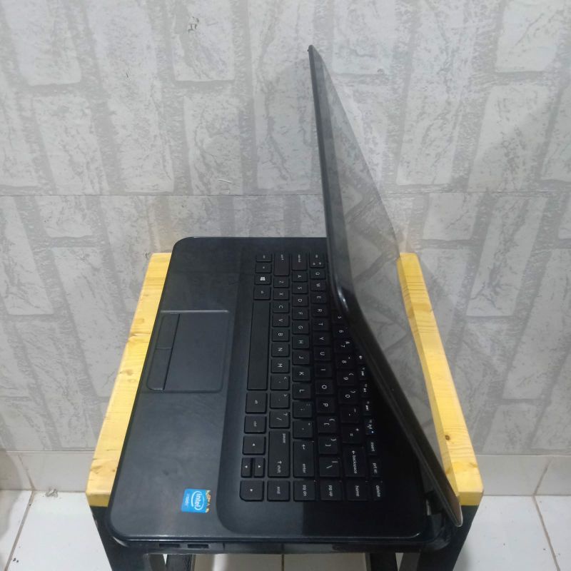 Laptop 14-d040TU Intel Celeron N2810 Ram 4GB HDD 500GB Layar 14 inch Windows 10 Full aplikasi siap pakai