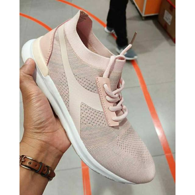 SEPATU DIADORA LERANZO