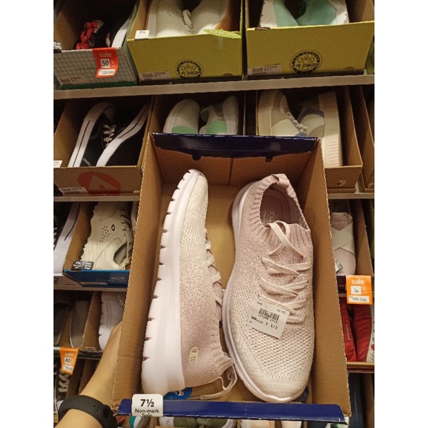 Sneakers Slipon Tali Champion by Payless Harga normal 459.000