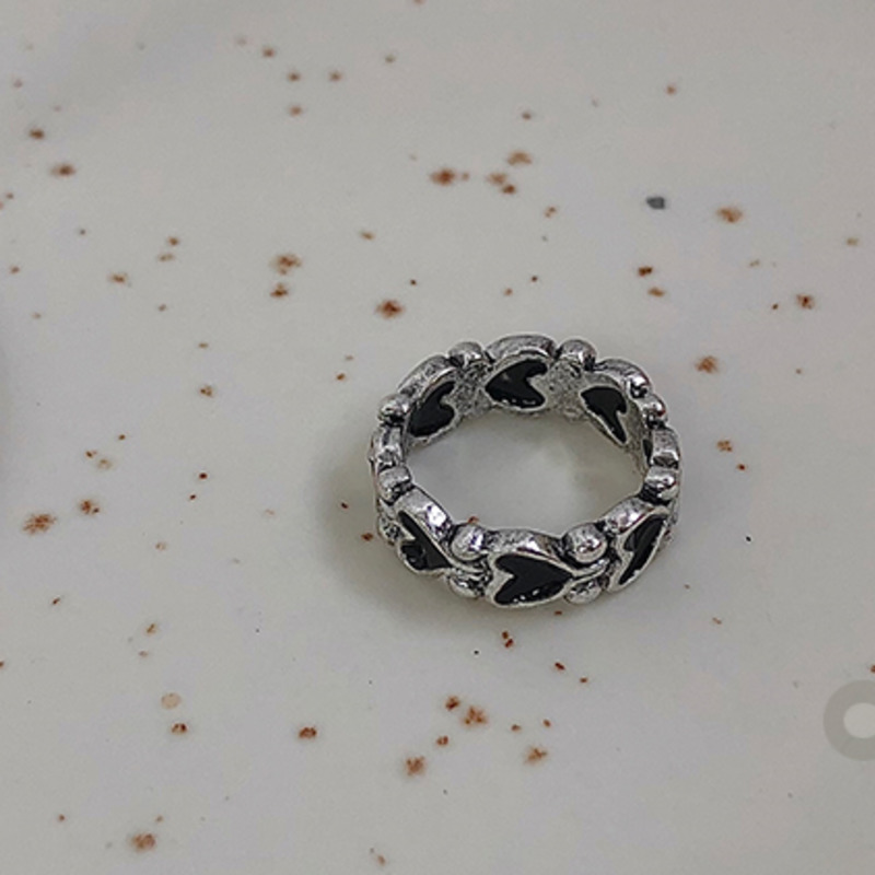 Cincin Bentuk Hati Warna Hitam Gaya Retro