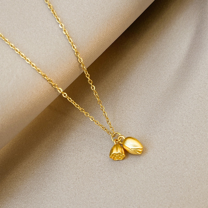 Gaya Eropa Amerika Indah Lotus Lotus Akar Liontin Titanium Steel Kalung Anti Karat Desain Fashion Rantai Klavikula Unik