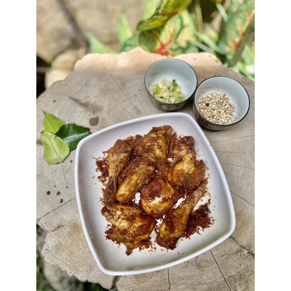 

Ayam goreng serundeng 1 ekor