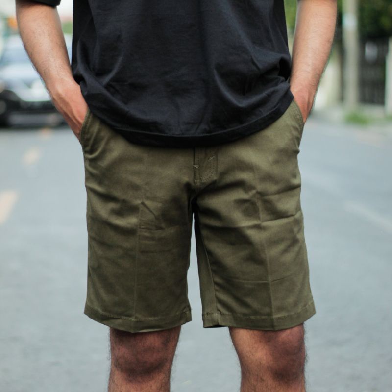 CELANA CHINO PENDEK HIJAU ARMY | CELANA PENDEK PRIA - KOOYGESTUFF