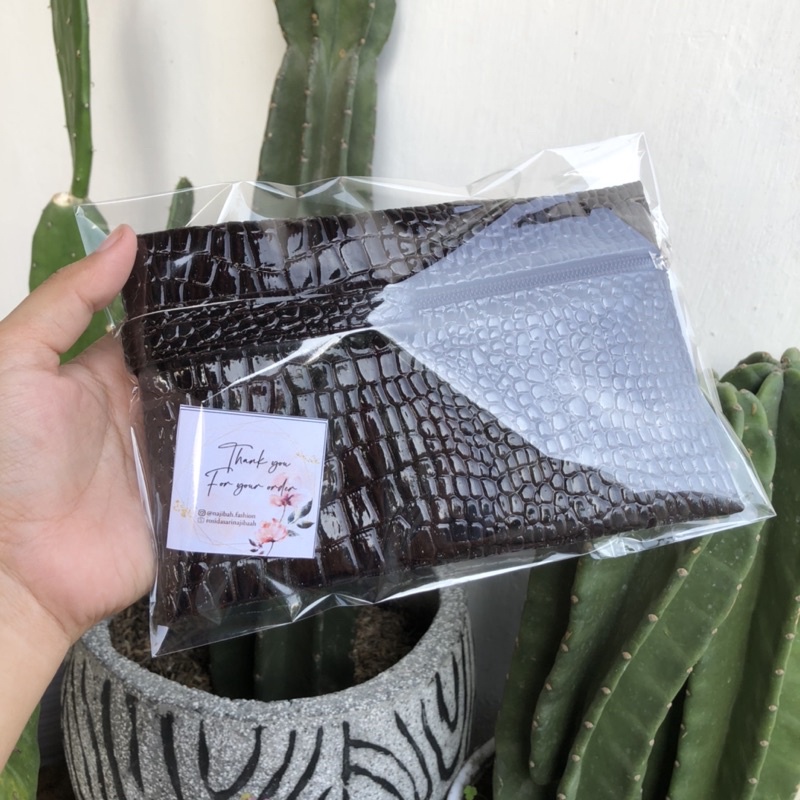 pouch kosmetik kulit buaya sintetis