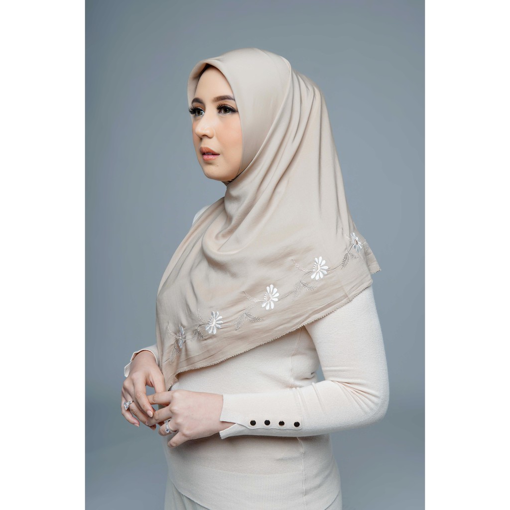 NIRNAYA SCARF BEIGE - JEDA X RUMAH AYU