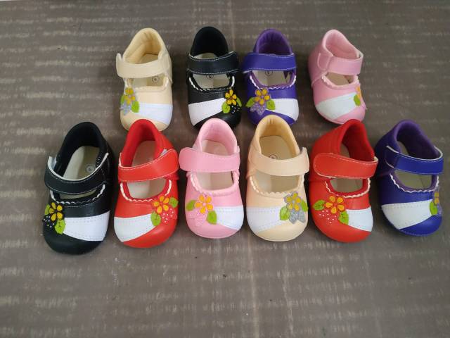 BIG SALE SEPATU BAYI  POMPOM RANDOM