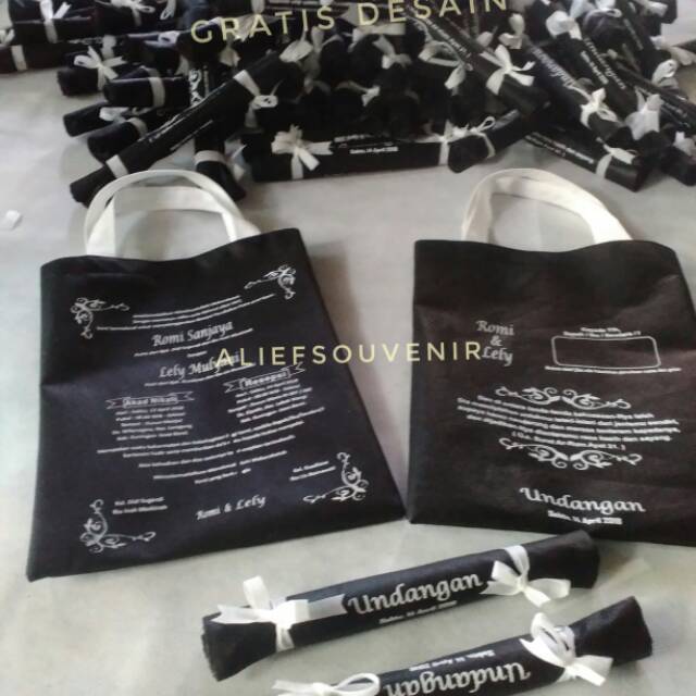 

Goodie bag spunbound undangan pernikahan/tas souvenir pernikahan