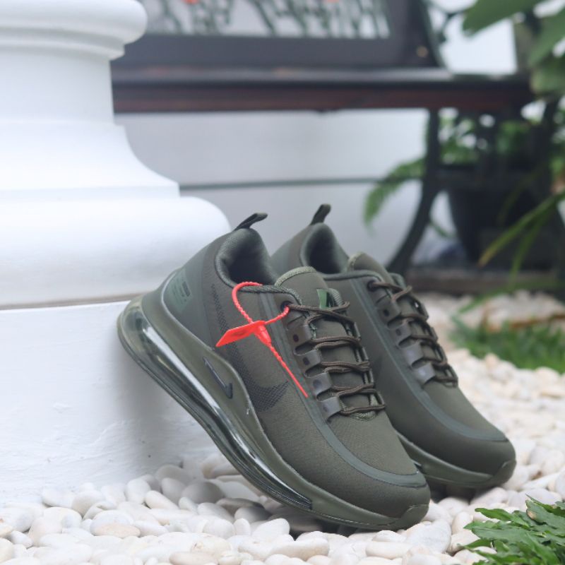 SEPATU SNEAKER RUNNING PRIA NIKE AIR MAX 720 SHIELD MAN