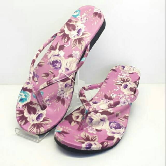 Sandal megumi wanita