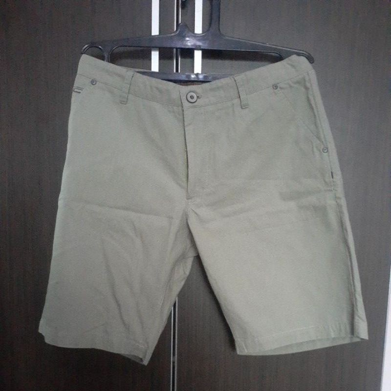 preloved celana pendek pria size.32