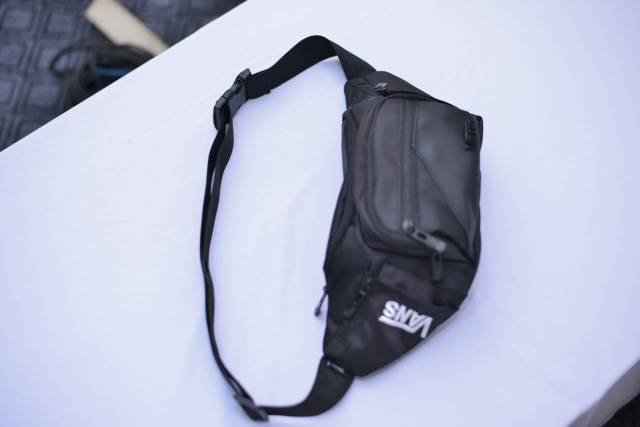 TAS VANSS WAISTBAG VANSS  TAS SELEMPANG VANSS