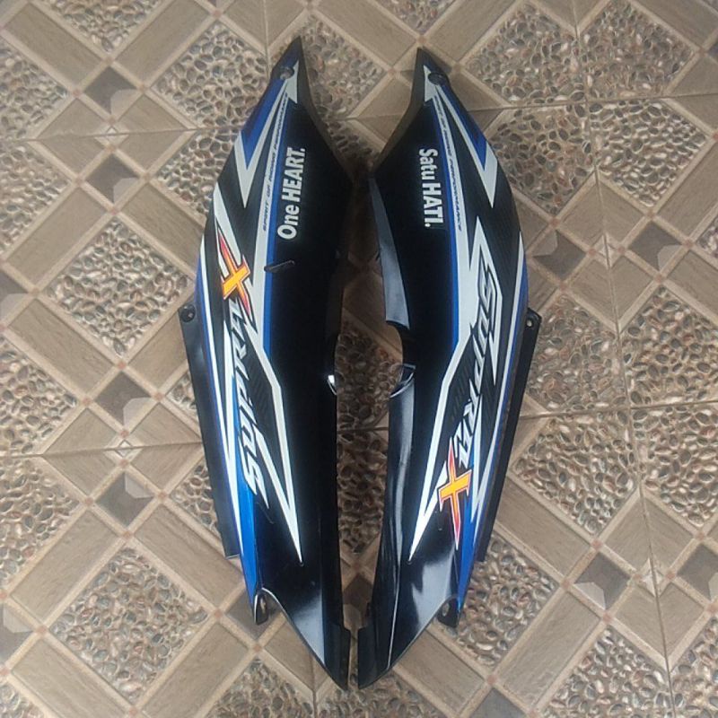 cover body supra x 125 fi striping biru