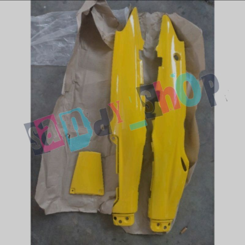 Cover Body Belakang Kanan-Kiri Yamaha Vega R Lama Kuning
