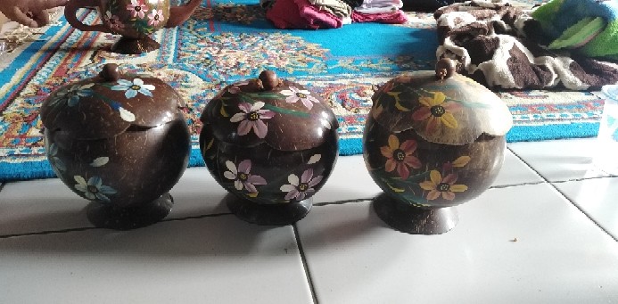 Walldeco Toples Lukis Batok Kelapa