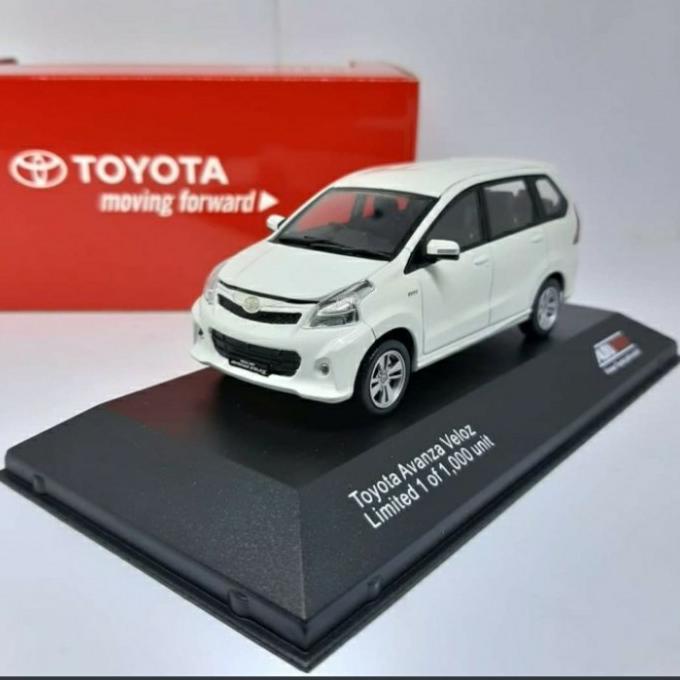 Diecast Mobil Toyota Avanza Veloz / Paper Box Original Auto2000