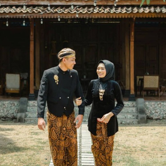 Baju Prewedding Couple Adat Jawa - Solo, Motif Semenromo