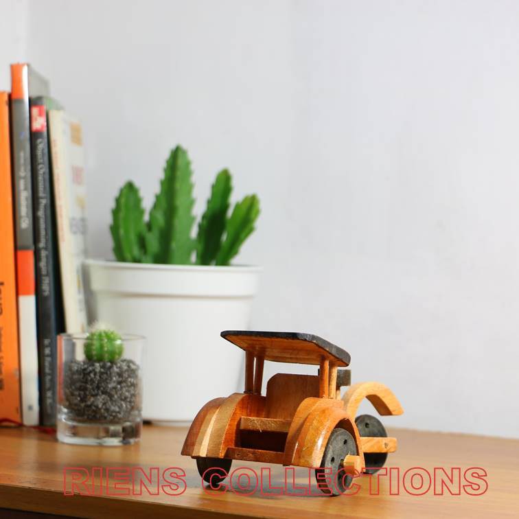 RIENS COLLECTIONS. MINIATUR DIECAST PAJANGAN BECAK KAYU UKURAN 16X9X8 CM