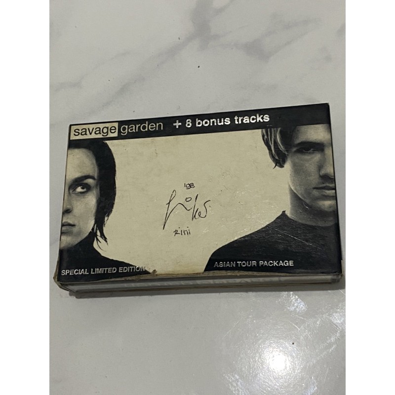 Kaset pita untuk tape lagu band internasional