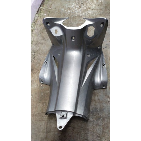 Leksil legshield kontak dekal tengah Honda Revo AT original 2nd