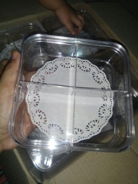 Satu Lusin Toples Lebaran Sekat 4