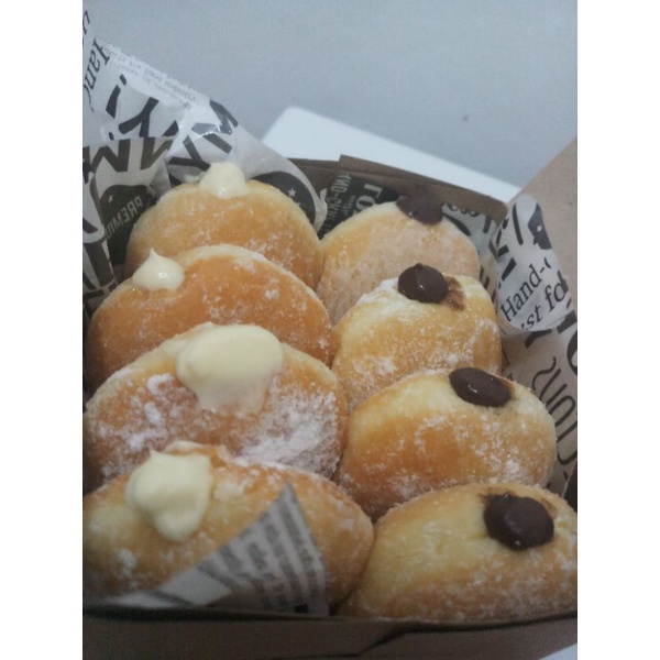 

(Palembang) Bomboloni 8 pcs, isi pastry cream home made (palembang)