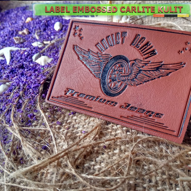 

LABEL KULIT IMITASI SINTETIS CARLITE DESAIN SENDIRI TERMURAH UNTUK BERAGAM LABEL MERK BAJU & CELANA