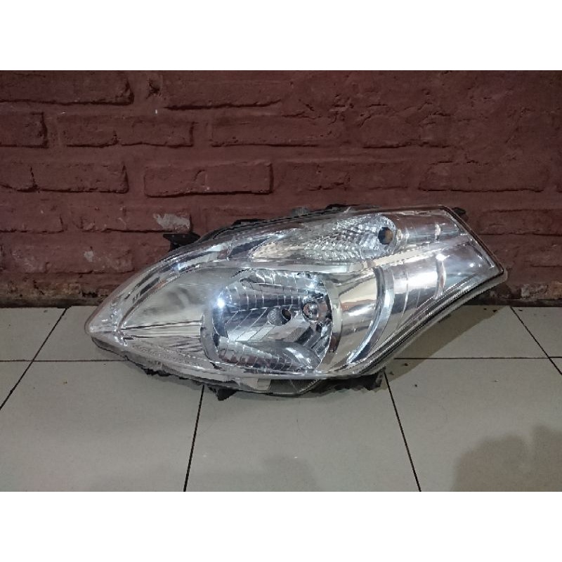 Headlamp lampu depan Ertiga 2013-2017 kiri