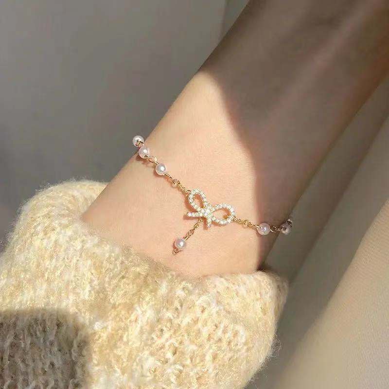 Gelang Mutiara Aksen Pita | Gelang Untuk Wanita | Aksesoris Bahan Stainless Steel | Kotak Hadiah Untuk Souvenir