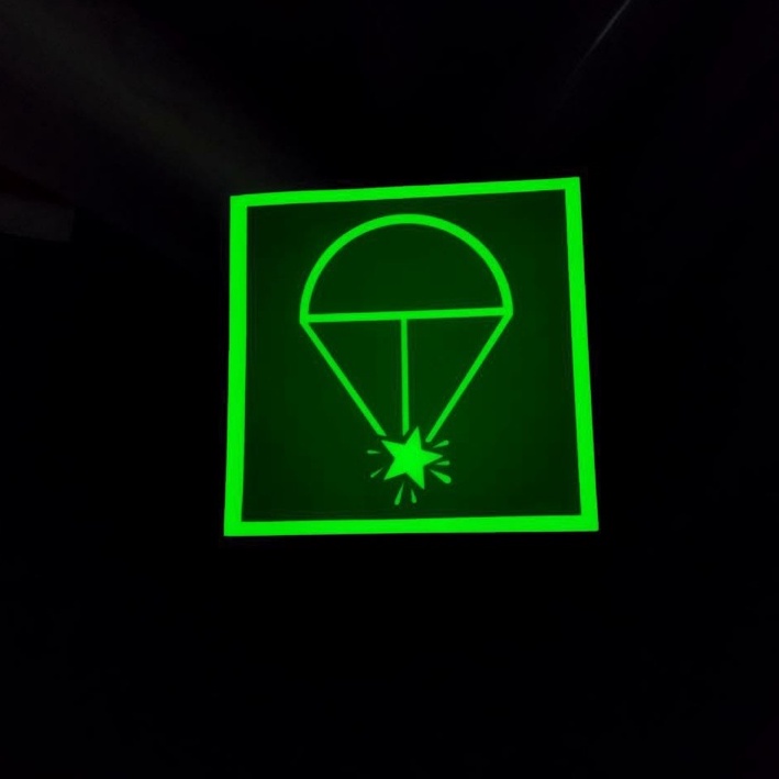 

STIKER SAFETY SIGN WITHOUT TEXT ROCKET PARACHUTE FLARES / STIKER SAFETY GLOW IN THE DARK / STIKER KESELAMATAN KAPAL MENYALA