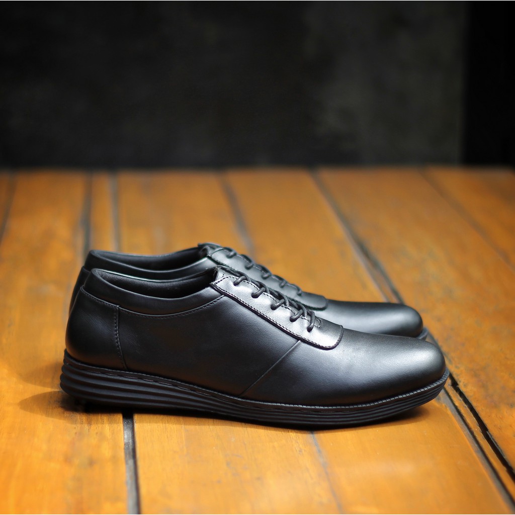 Accent Black | Sepatu Kulit Asli Vintage Klasik Casual Pria Sport Original Footwear | FORIND x Reyl