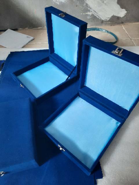 

BOX PLAKAT BLUDRU