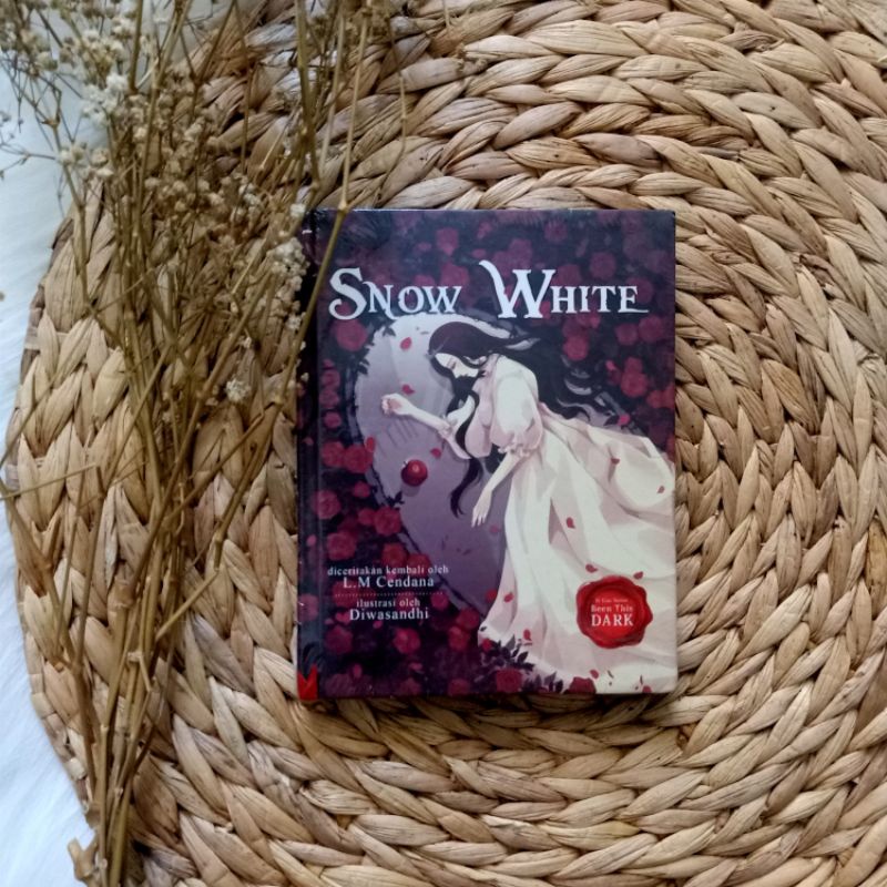 Snow White by L.M Cendana